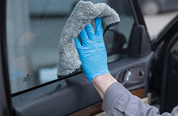 Wiping the car with a towel is equivalent to destroying the car! Are you still doing this?